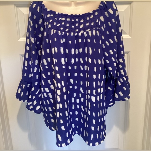 ava & grace 3/4 Bell Sleeve Flowy Peasant Top. On/off Shoulders - Picture 1 of 6